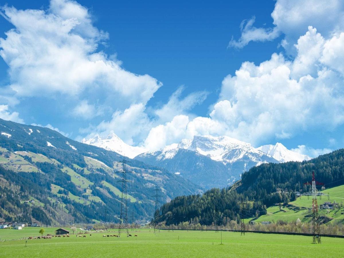 Scenic Apartment In Tirol With Garden Kaltenbach Ngoại thất bức ảnh